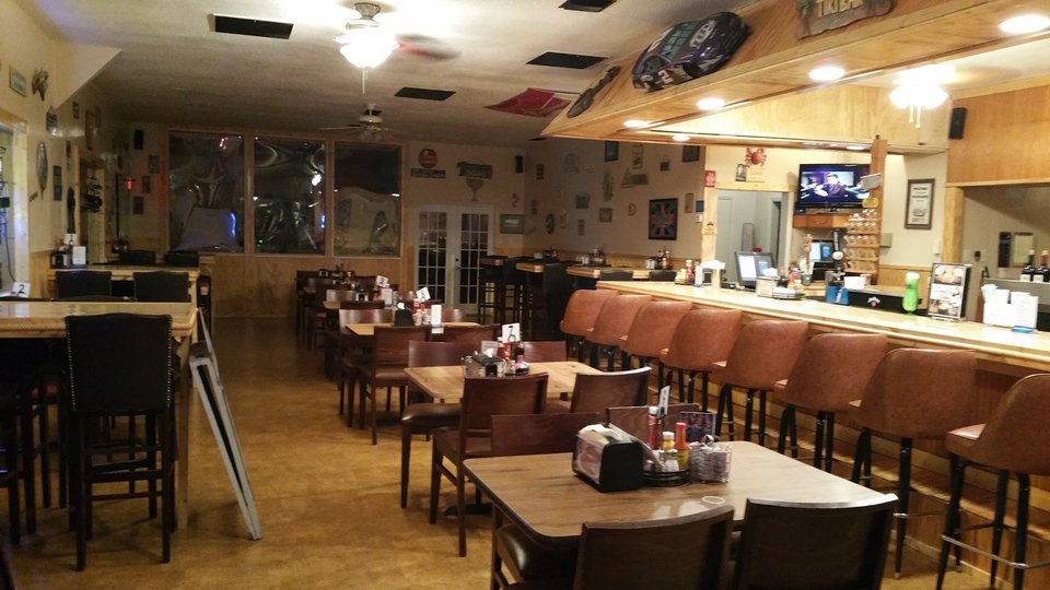 Restaurant exterior on FL-40 in Astor.